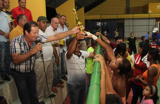 inauguração de quadra em gavião 2 - foto- raimundo mascarenhas