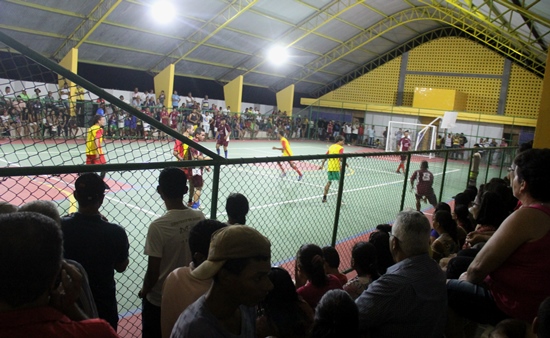 inauguração de quadra em gavião 5 - foto- raimundo mascarenhas