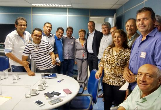 Fátima Nunes acompanha comissão de Canudos a Superintendência do BB em Salvador e sai esperançosa da manutenção do banco aberto