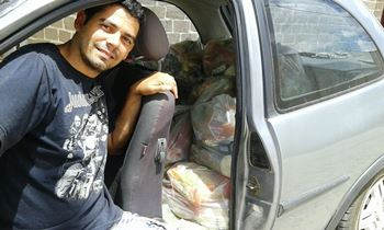Rock Contra a Fome distribui alimentos durante o Natal