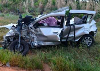 Colisão frontal entre caminhão e Sandero deixa cinco mortos no Oeste da Bahia