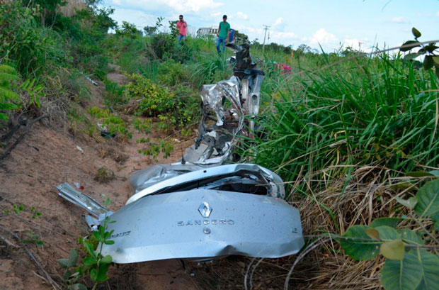 Parte da lataria do Sandero.
