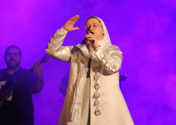 Irmã Kelly Patrícia emociona grande público na Festa da Padroeira de Conceição do Coité