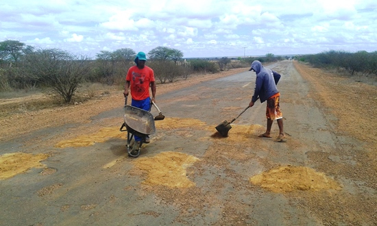 A falta do sisal devido a seca leva trabalhador buscar outra alternativa de sobrevivência
