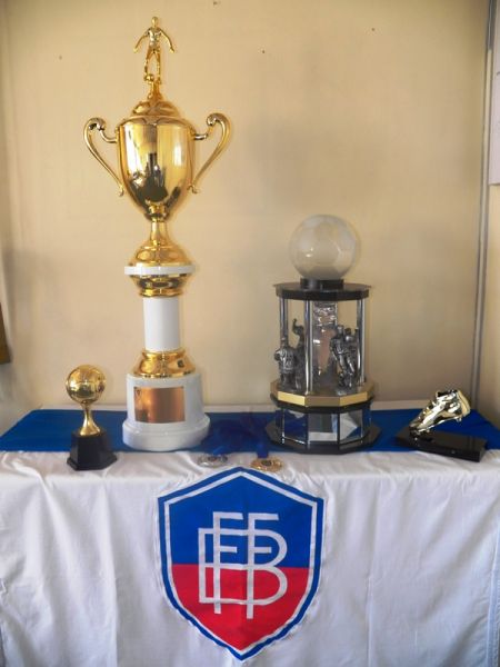trofeu de campeão e vice do intermunicipal 2015.2