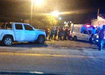 Acidente entre moto e carro deixa três feridos em Santaluz