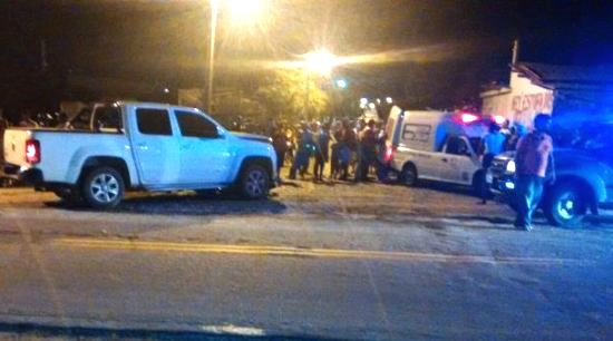 Acidente entre moto e carro deixa três feridos em Santaluz