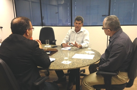 Em audiência, Gika Lopes cobra retomada das obras da BA 409 e melhorias nos serviços da Coelba