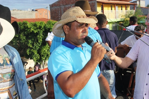 Quijingue – Com a presença de Taty Vaqueira, Associação de Vaqueiros realiza mais uma grande cavalgada