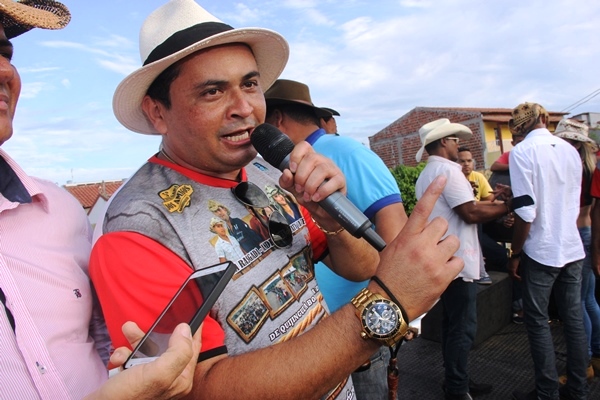 Quijingue – Com a presença de Taty Vaqueira, Associação de Vaqueiros realiza mais uma grande cavalgada