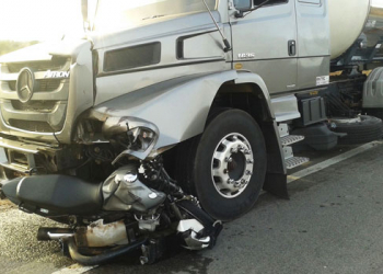 Motociclista de Araci morre ao colidir com carreta na BR 116