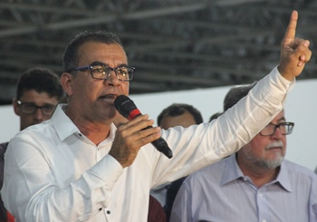 Coité – Inauguração da Central de Serviços praticamente serviu para lançamento de pré-campanha de reeleiçao de Assis