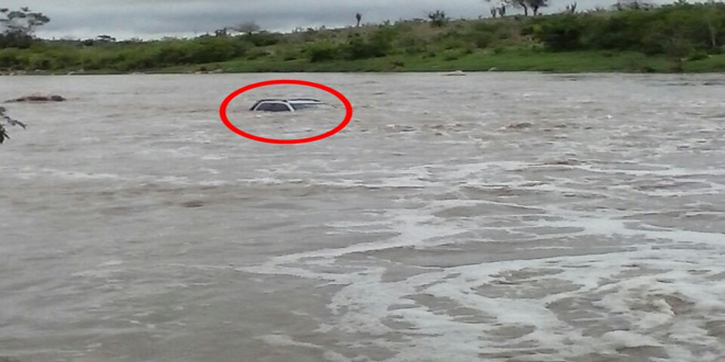 Ipirá: motorista desaparece após carro ser carregado por correnteza de rio