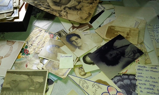 Arquivos de Dona Vanda estão guardados e bem protegidos com destaque para foto ao centro de Raimundo Mascarenhas com pouco mais de dez anos.