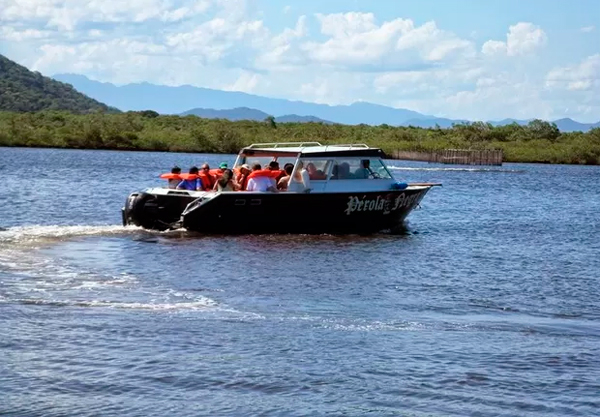 SP – Mulher e filho de executivo da Microsoft no Brasil morrem em naufrágio