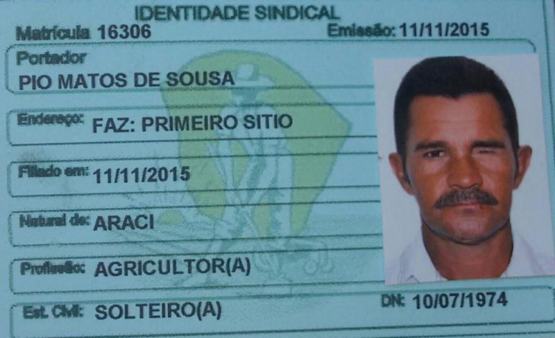 Homem assassinado a golpes de faca