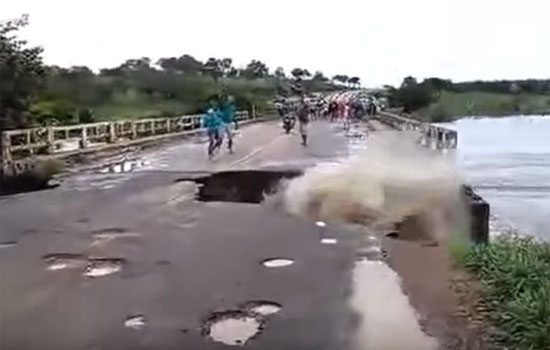 Vídeo mostra o momento do desabamento da cabeceira de uma ponte entre Filadélfia e Itiúba – Assista