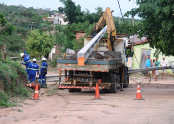 Poste de rede elétrica cai e mata agricultor eletrocutado na zona rural de Retirolândia