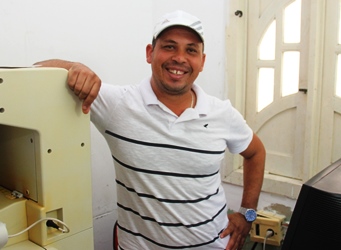 Robério Fotos também trabalho com álbum encadernados e até montou uma fábrica.