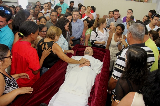 Depois de 17 dias da morte, corpo de padre é sepultado em Coité