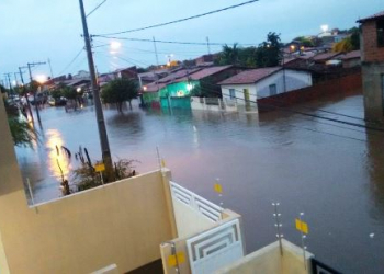 Solidário as pessoas desabrigadas pelas chuvas, Alex da Piatã mobiliza órgãos estaduais e federais