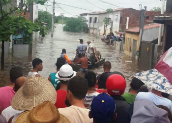 Solidário as pessoas desabrigadas pelas chuvas, Alex da Piatã mobiliza órgãos estaduais e federais