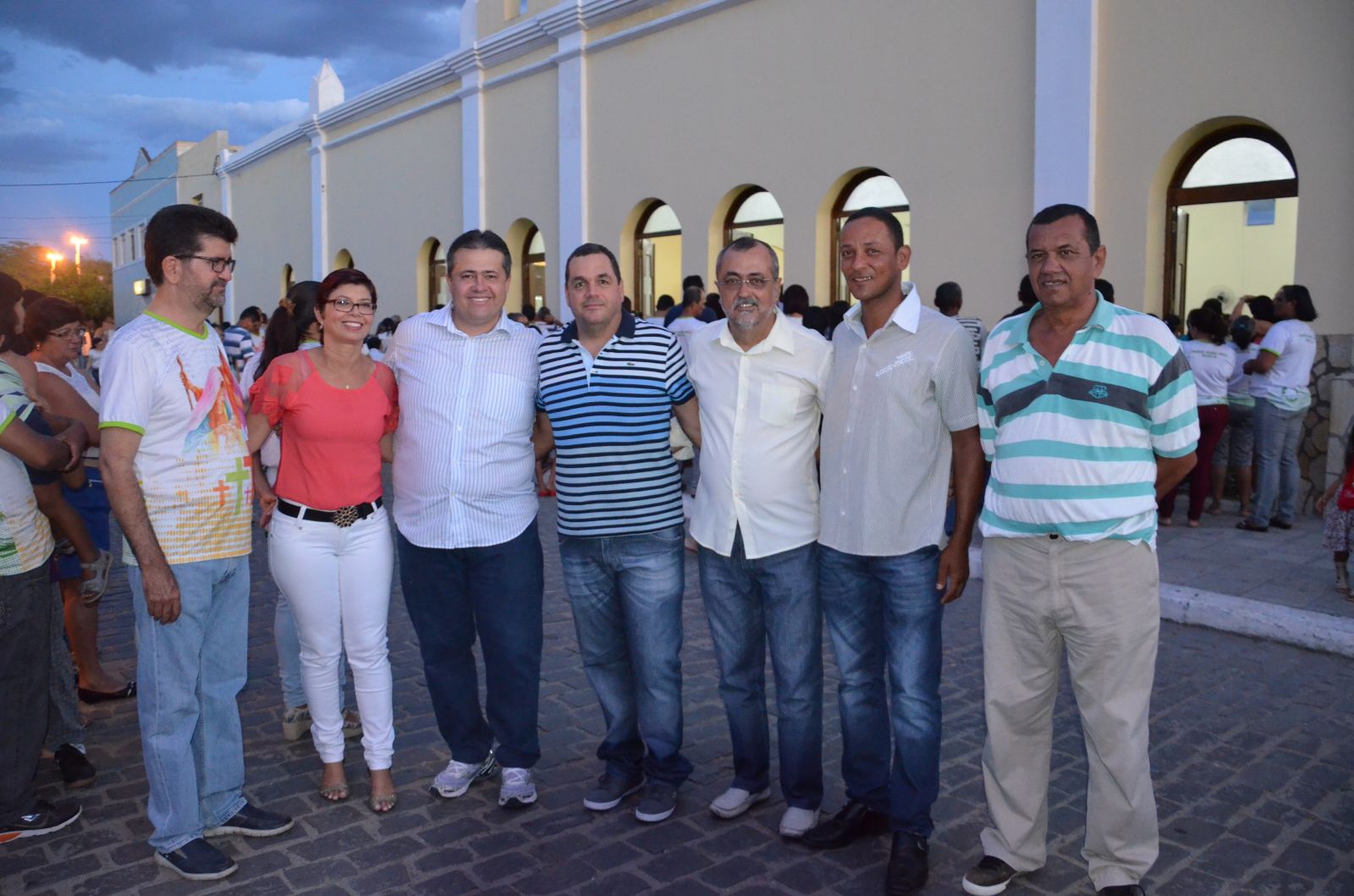 Valente – Multidão lota a igreja e praça da matriz para festejar a Sagrada Família