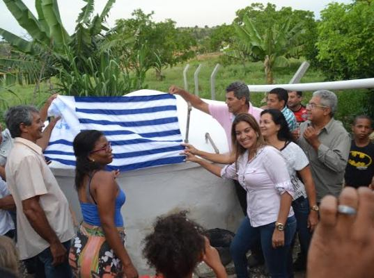 Comunidade do Cajueiro de Ernesto recebe 100 cisternas