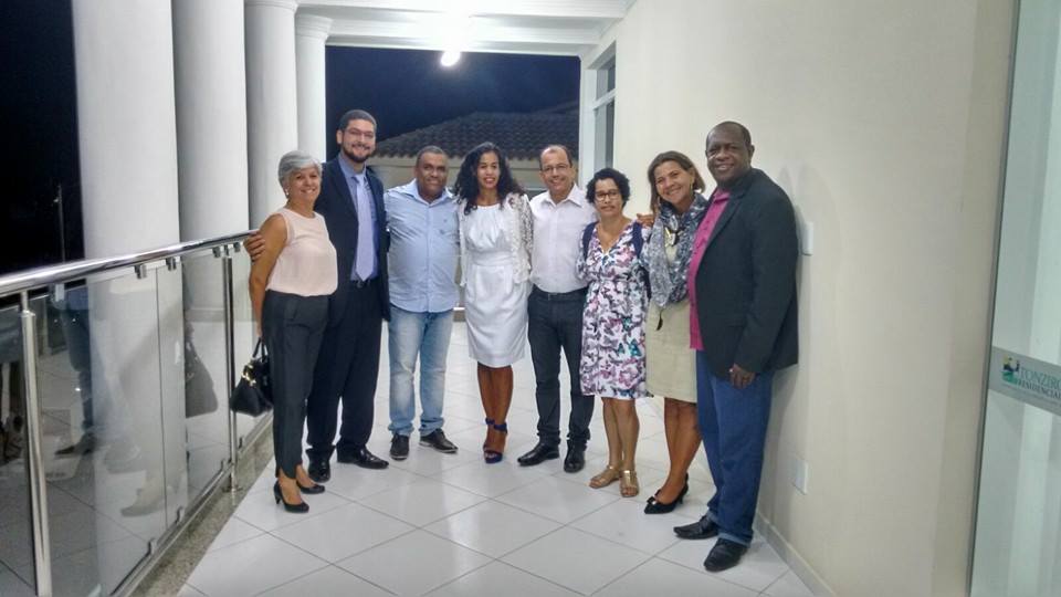 Professor Luizinho, o primeiro da direita para esquerda na foto.