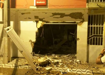 Bandidos estouram agência bancária na cidade de Jussara