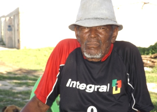 Pai e avô de menores encontradas mortas em Cansanção descarta afogamento e clama por justiça