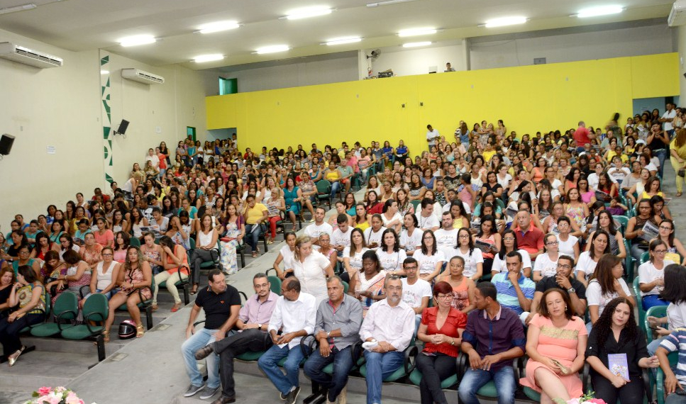 Valente: com casa lotada, Secretaria de Educação promove grande abertura da Jornada Pedagógica 2016