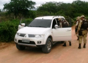 Quadrilha abandona veículo durante perseguição policial, depois de arrombar banco em Jacobina