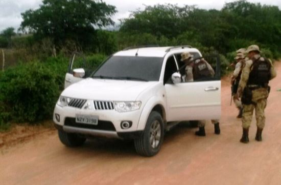 Quadrilha abandona veículo durante perseguição policial, depois de arrombar banco em Jacobina