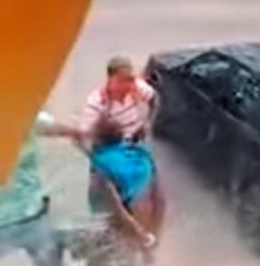 Vídeo mostra PMs agredindo e prendendo homem por engano