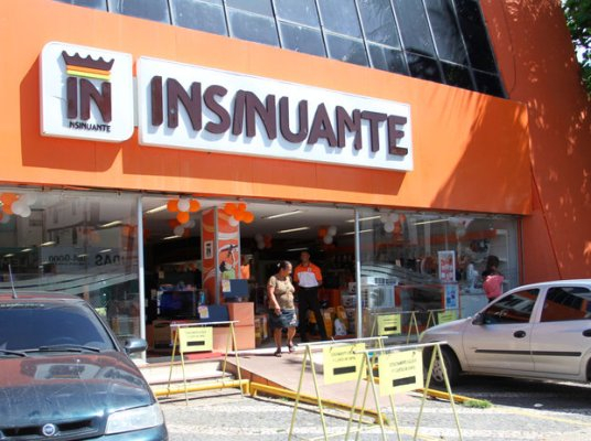 Insinuante passa a ter o nome Ricardo Eletro nas fachadas de todas lojas em março