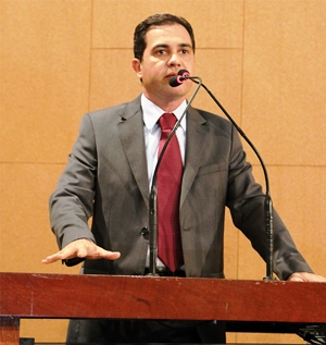 "Sem precisar estar na fila, o cidadão ou cidadã vai aproveitar para resolver outras questões enquanto chega sua hora de atendimento". Afirma o deputado.