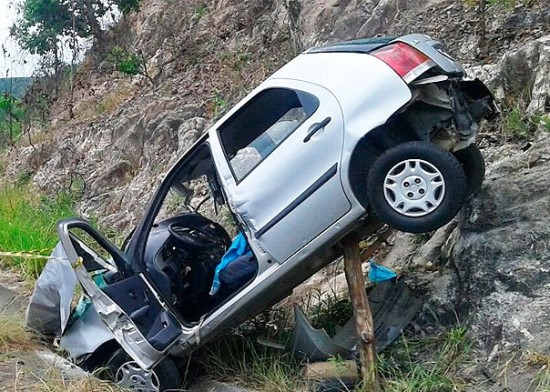 Acidente mata mulher na BR-101