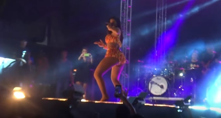 Vídeo de Anitta dançando “Paredão Metralhadora” bomba na web; assista