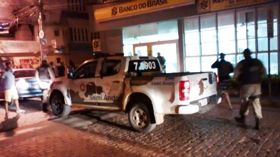 Bandidos explodem cofre da agência do Banco do Brasil de Seabra