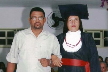 Mulher morre e marido fica ferido em capotamento de veículo