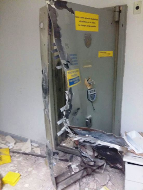 Bandidos explodem cofre da agência do Banco do Brasil de Seabra