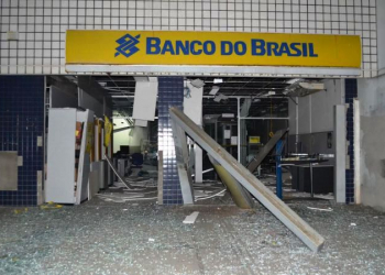 Quadrilha explode Banco do Brasil de Conceição do Jacuípe e fuzila Pelotão da PM durante a fuga