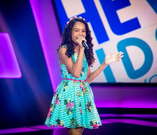 Garotinha de Riachão do Jacuípe brilha no The Voice Kids e segue para nova fase – Veja apresentação