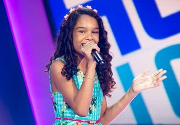 Garotinha de Riachão do Jacuípe brilha no The Voice Kids e segue para nova fase – Veja apresentação