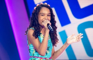 Garotinha de Riachão do Jacuípe brilha no The Voice Kids e segue para nova fase – Veja apresentação