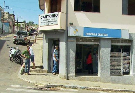 Cidade de 10 mil habitantes tenta descobrir ganhador da Mega