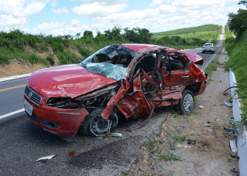 Idoso morre e oito pessoas ficam feridas em colisão na BR 407
