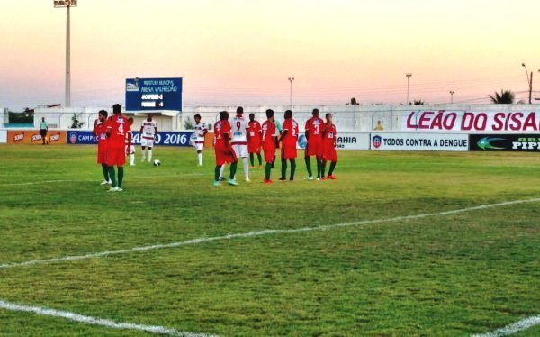 Grupo da morte: Jacuipense vence Feirense de virada e poderá se manter na elite do Baianão com empate