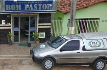 MG: caixão cai de carro funerário e motorista dirige 60 km sem perceber